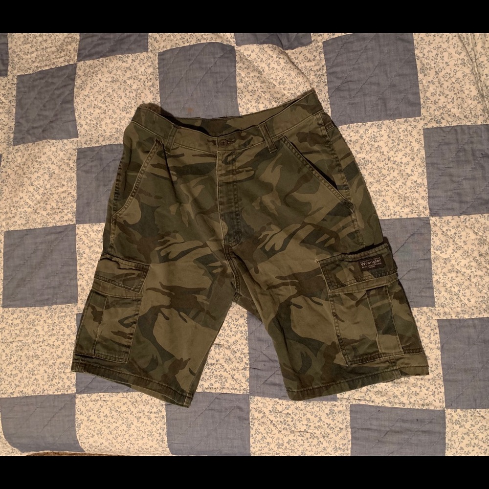 🐸 Men’s Wrangler Camouflage shorts